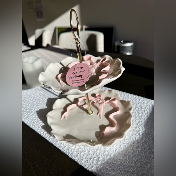 Pink bow ceramic scalloped 2 tier tray - Picture 7 of 10